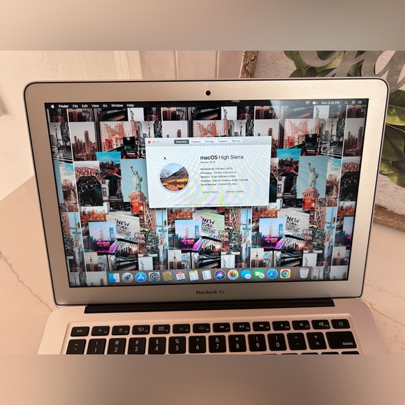 Apple MacBook Air - Picture 6 of 8